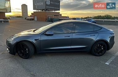 Седан Tesla Model 3 2021 в Києві