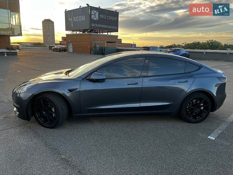 Седан Tesla Model 3 2021 в Києві