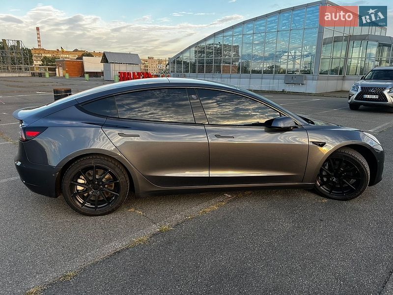 Седан Tesla Model 3 2021 в Києві