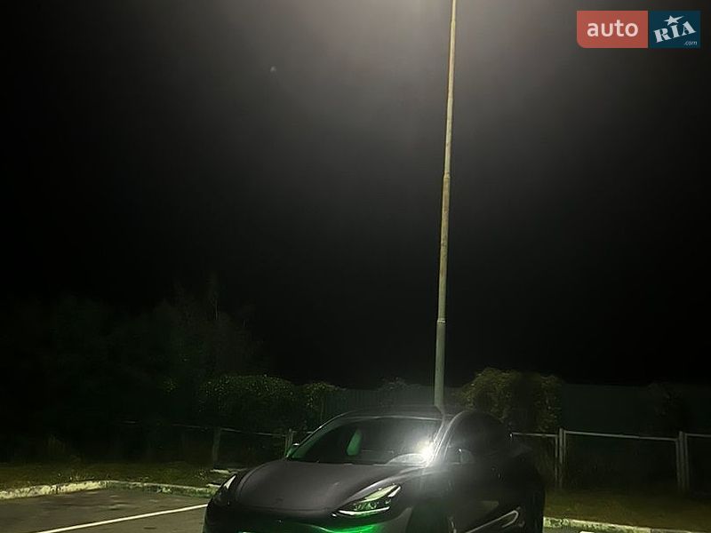 Седан Tesla Model 3 2021 в Києві