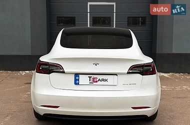 Седан Tesla Model 3 2021 в Киеве