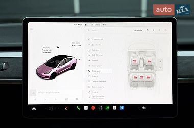 Седан Tesla Model 3 2021 в Киеве
