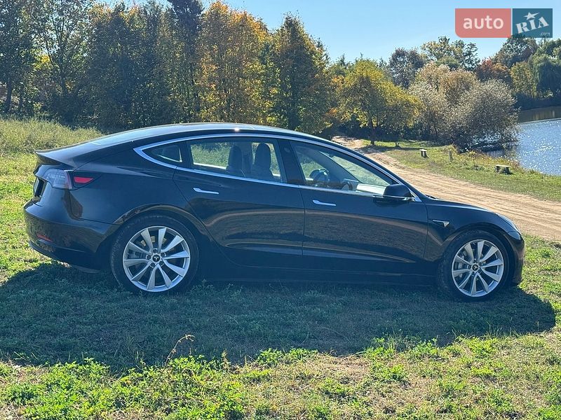 Седан Tesla Model 3 2020 в Виннице