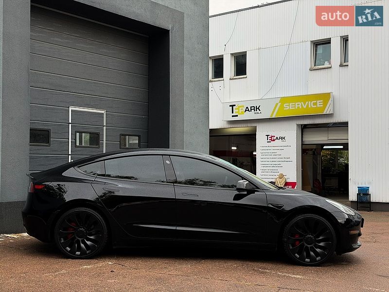 Седан Tesla Model 3 2022 в Києві