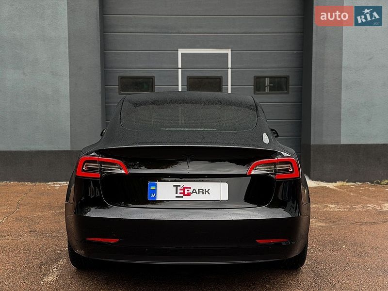 Седан Tesla Model 3 2022 в Києві