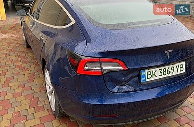Седан Tesla Model 3 2019 в Ровно