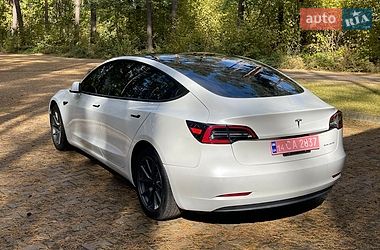 Седан Tesla Model 3 2022 в Новояворовске