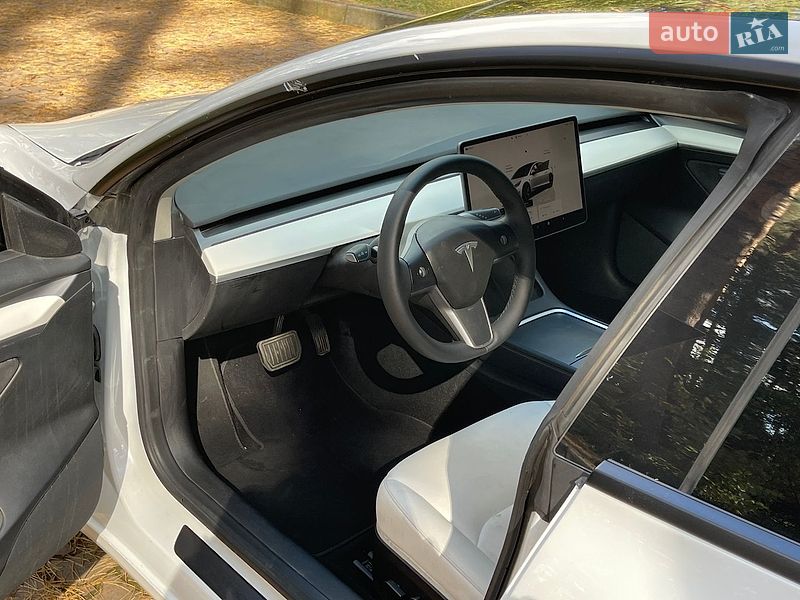 Седан Tesla Model 3 2022 в Новояворовске