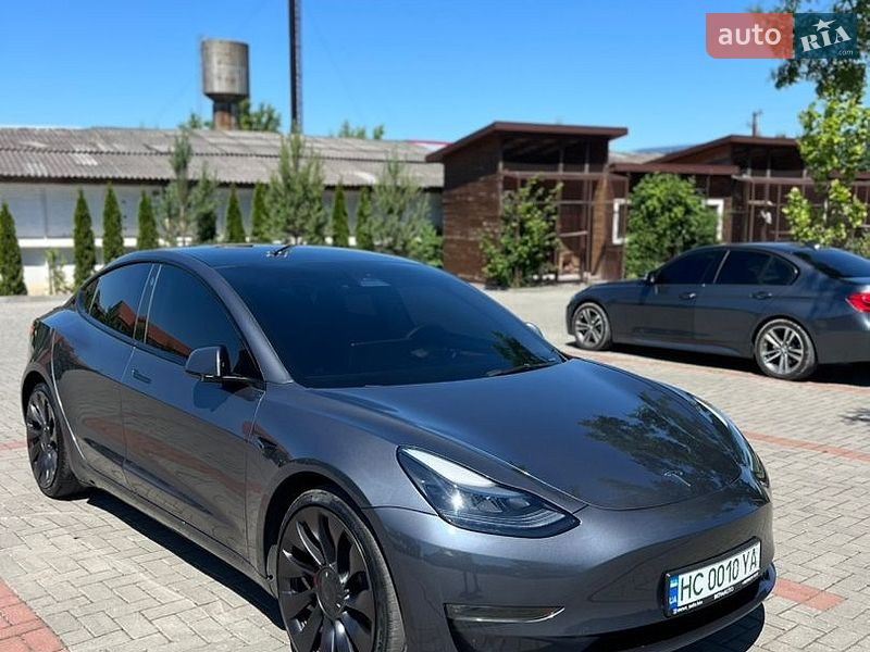 Седан Tesla Model 3 2023 в Золочеві