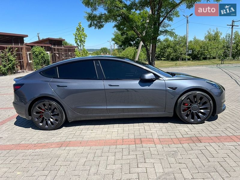 Седан Tesla Model 3 2023 в Золочеві