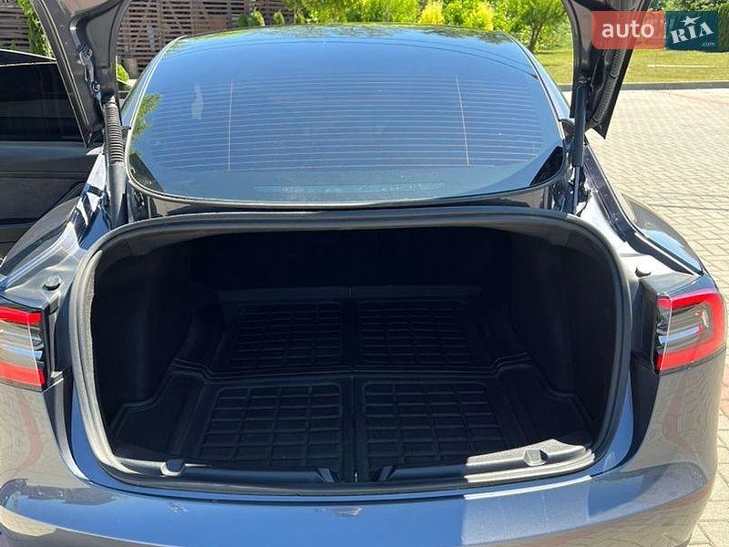 Седан Tesla Model 3 2023 в Золочеві