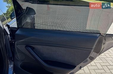 Седан Tesla Model 3 2023 в Золочеві