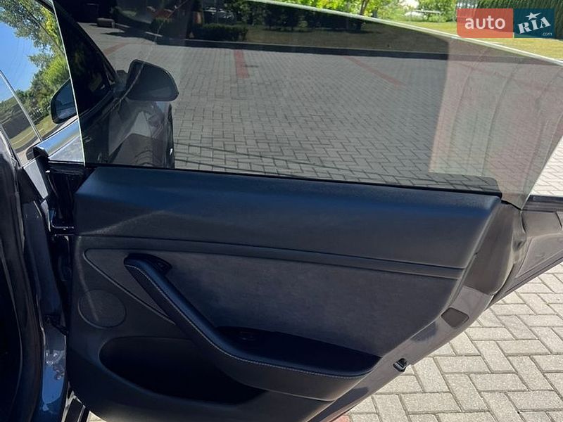 Седан Tesla Model 3 2023 в Золочеві