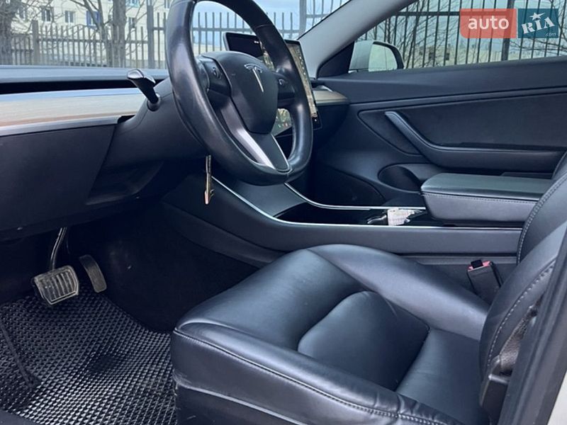 Седан Tesla Model 3 2018 в Ивано-Франковске