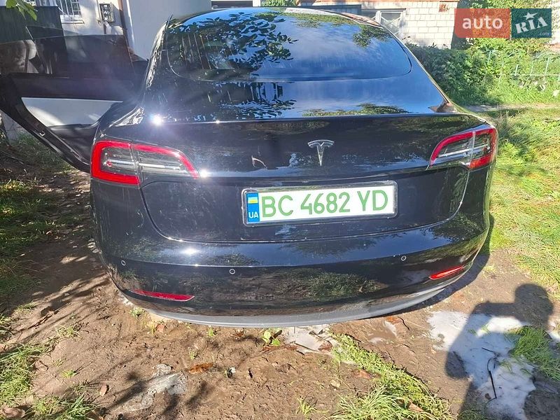 Седан Tesla Model 3 2019 в Львові