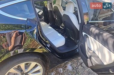 Седан Tesla Model 3 2019 в Львові