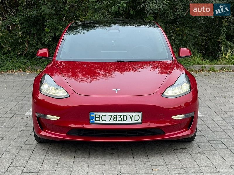 Седан Tesla Model 3 2021 в Львові