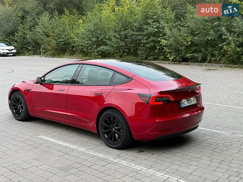 Седан Tesla Model 3 2021 в Львові