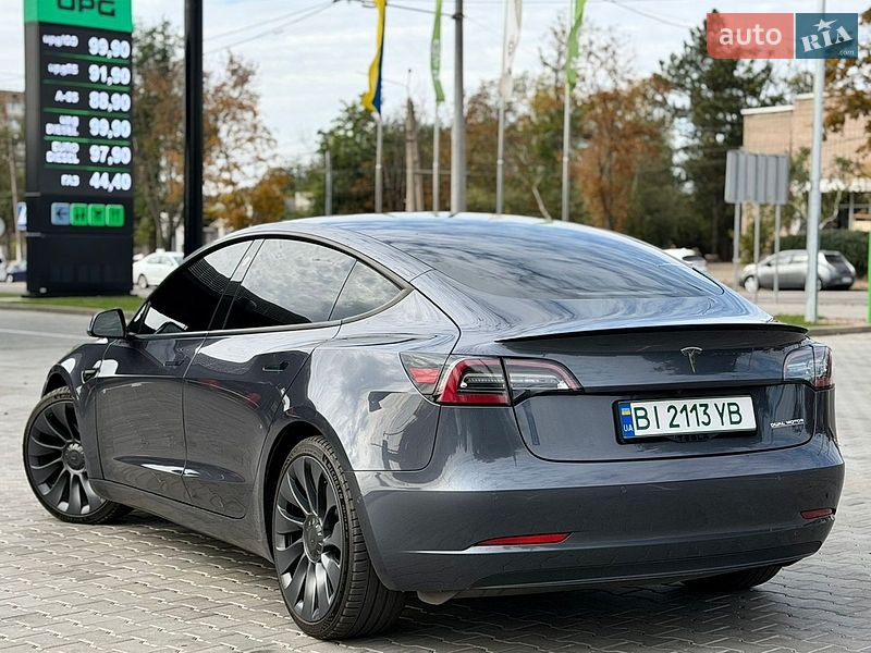Седан Tesla Model 3 2022 в Кривому Розі