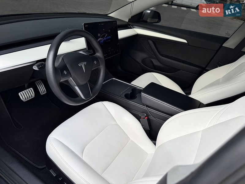 Седан Tesla Model 3 2022 в Кривому Розі