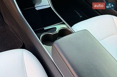 Седан Tesla Model 3 2019 в Одесі