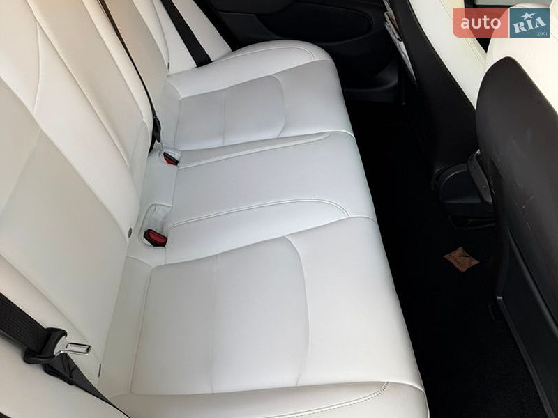 Седан Tesla Model 3 2019 в Одесі