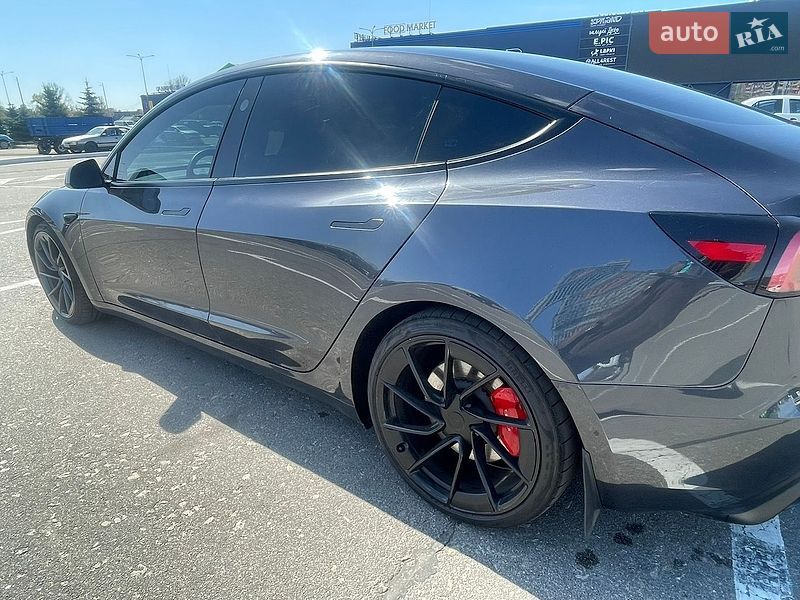 Седан Tesla Model 3 2024 в Києві