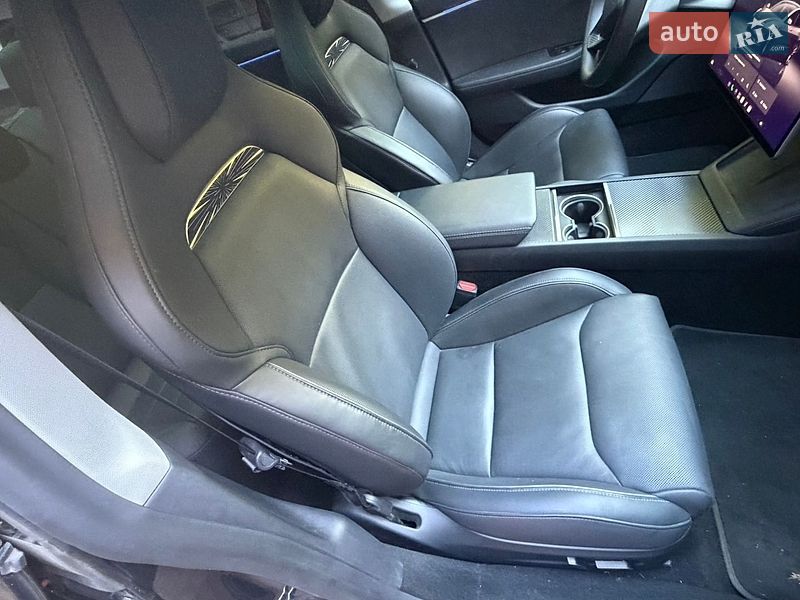 Седан Tesla Model 3 2024 в Києві