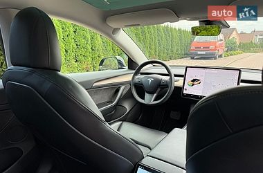 Седан Tesla Model 3 2021 в Чернівцях