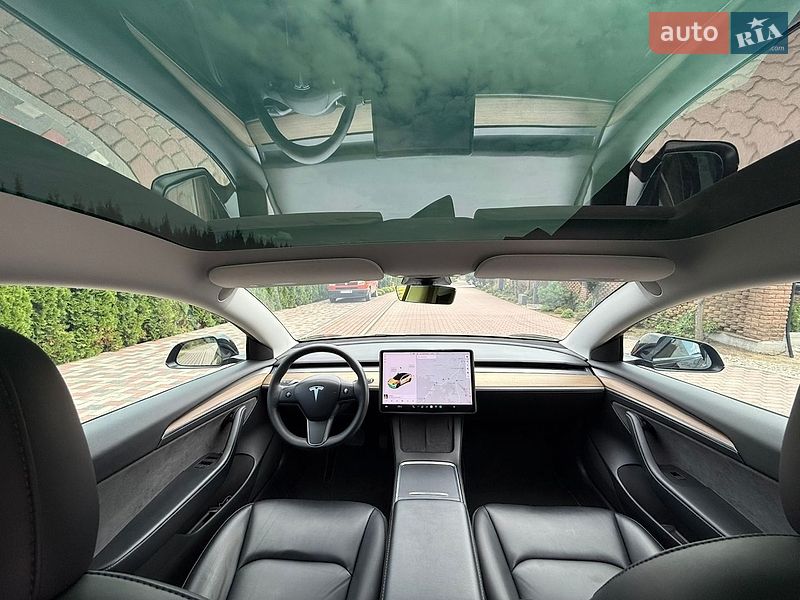 Седан Tesla Model 3 2021 в Чернівцях