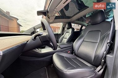 Седан Tesla Model 3 2021 в Чернівцях