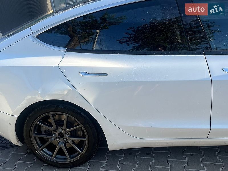 Седан Tesla Model 3 2018 в Луцьку