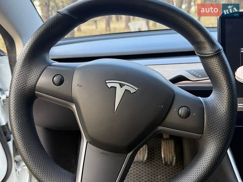 Седан Tesla Model 3 2020 в Кременчуге