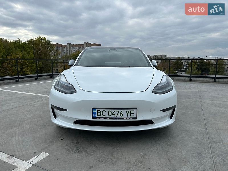 Седан Tesla Model 3 2022 в Львове