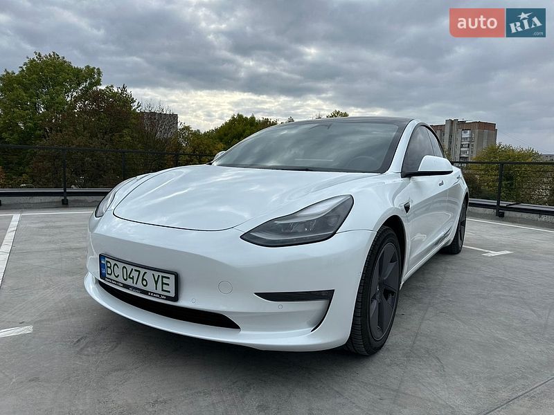 Седан Tesla Model 3 2022 в Львове