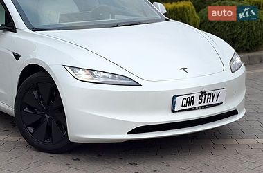 Седан Tesla Model 3 2025 в Стрию