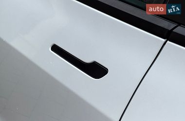 Седан Tesla Model 3 2025 в Стрию