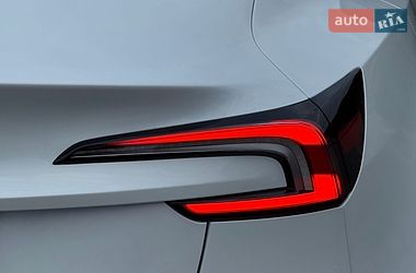 Седан Tesla Model 3 2025 в Стрию