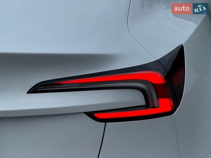Седан Tesla Model 3 2025 в Стрию
