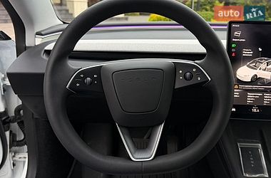 Седан Tesla Model 3 2025 в Стрию