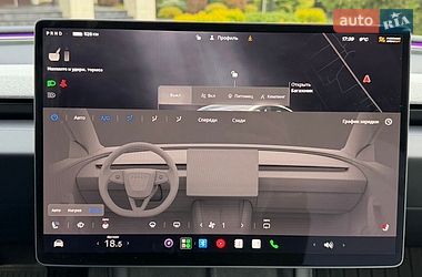 Седан Tesla Model 3 2025 в Стрию