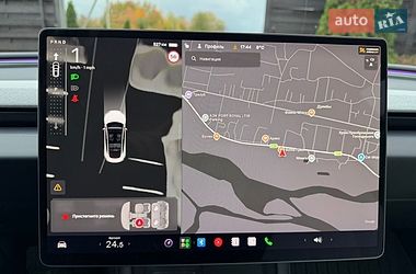 Седан Tesla Model 3 2025 в Стрию