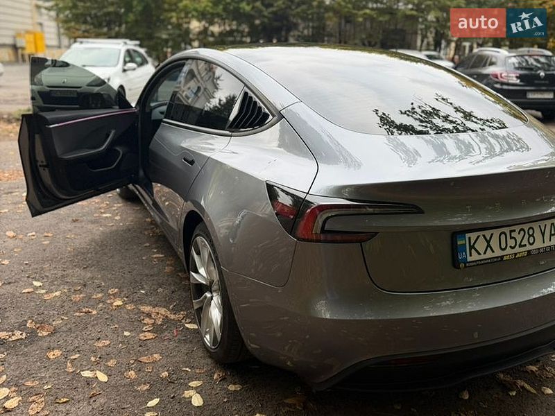 Седан Tesla Model 3 2025 в Львові