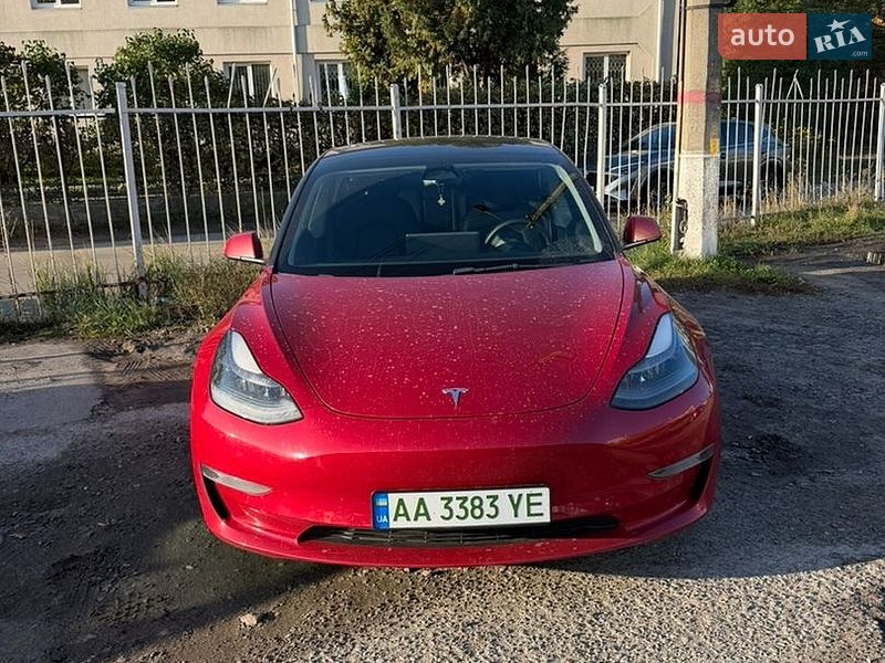 Седан Tesla Model 3 2022 в Киеве