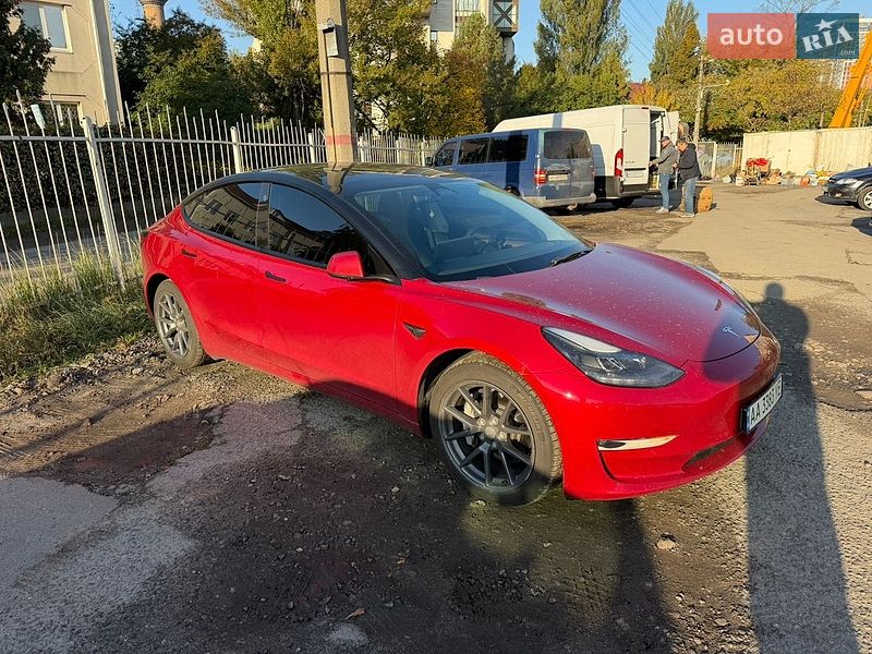 Седан Tesla Model 3 2022 в Киеве