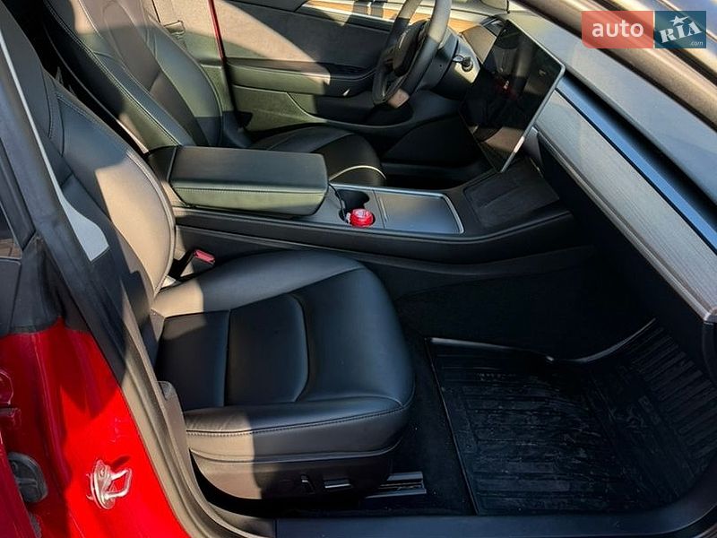 Седан Tesla Model 3 2022 в Киеве