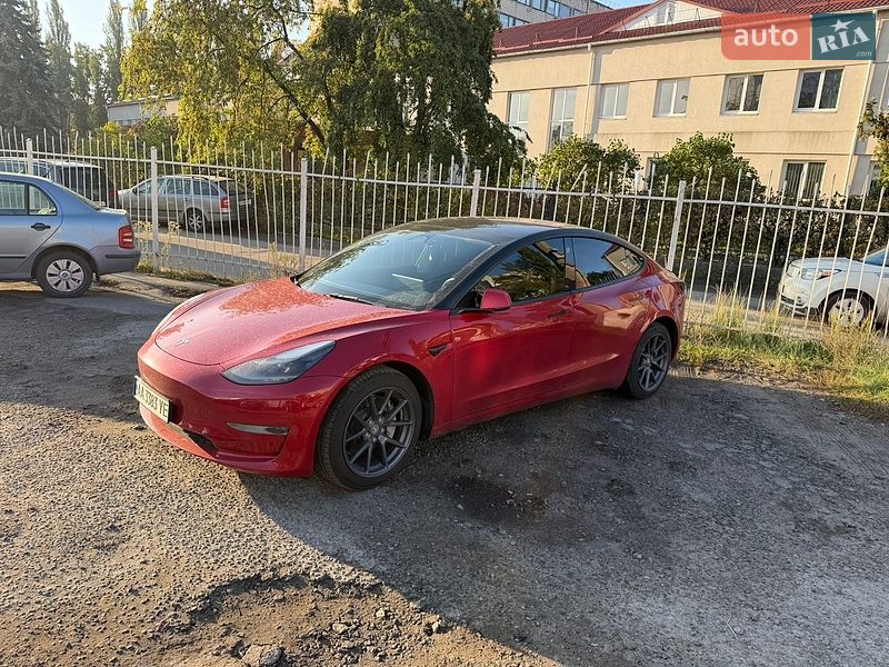 Седан Tesla Model 3 2022 в Киеве