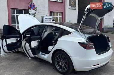 Седан Tesla Model 3 2020 в Дніпрі