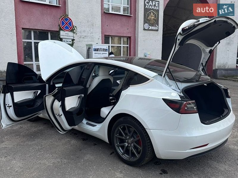 Седан Tesla Model 3 2020 в Дніпрі