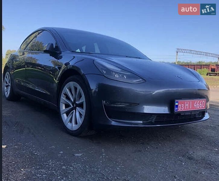 Седан Tesla Model 3 2022 в Івано-Франківську